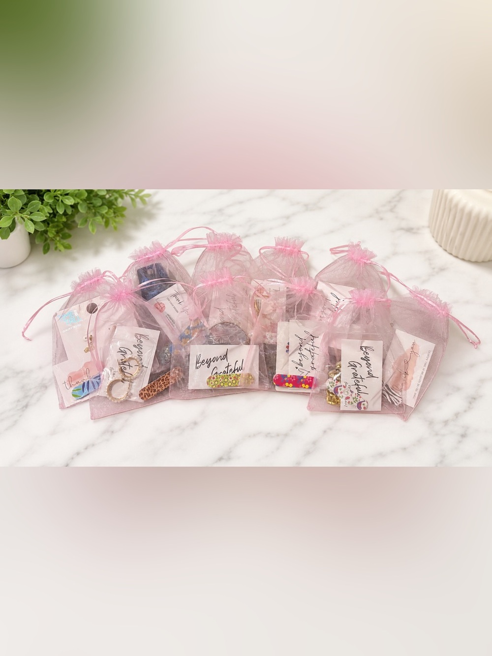 10 Count Buyers Appreciation Gifts - Jewelry, Nail File, & Thank You Card
